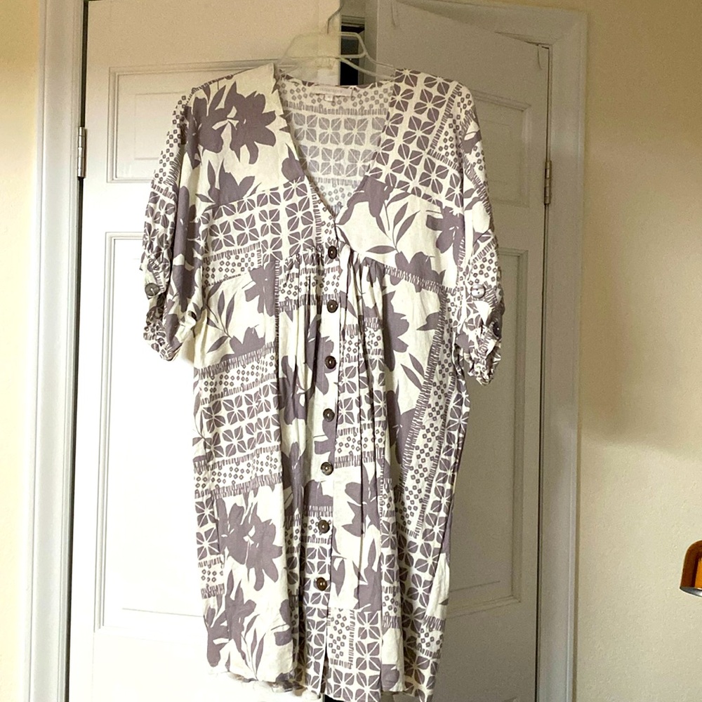 Olivaceous linen dress.  Fun.  Off-white with grayish-purple design.